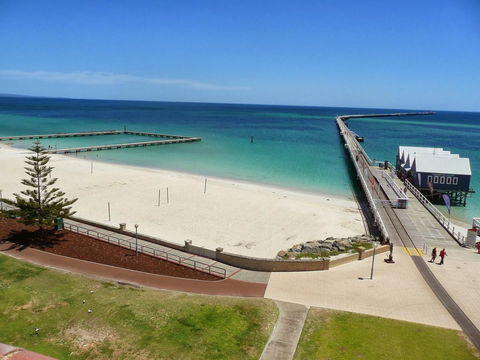 Esplanade Hotel Busselton - Lightning Ridge Tourism 8