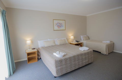 Esplanade Hotel Busselton - Lightning Ridge Tourism 38