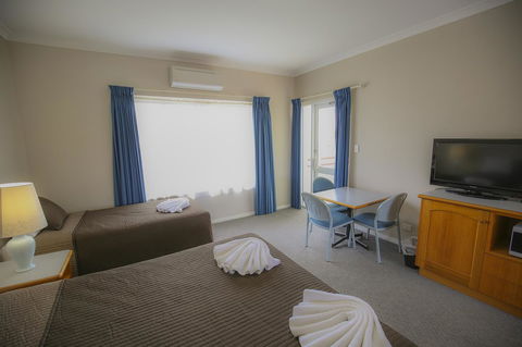 Esplanade Hotel Busselton - Lightning Ridge Tourism 43