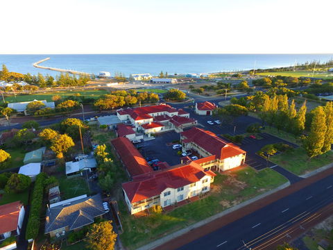 Esplanade Hotel Busselton - Lightning Ridge Tourism 28