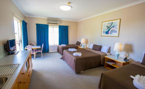 Esplanade Hotel Busselton - Lightning Ridge Tourism 23