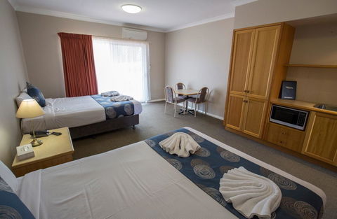 Esplanade Hotel Busselton - Lightning Ridge Tourism 18