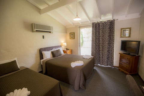 Esplanade Hotel Busselton - Lightning Ridge Tourism 40