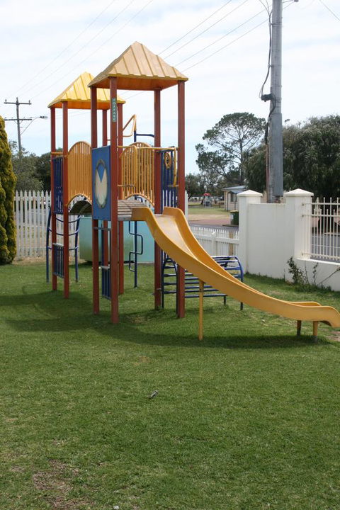 Esplanade Hotel Busselton - Lightning Ridge Tourism 10