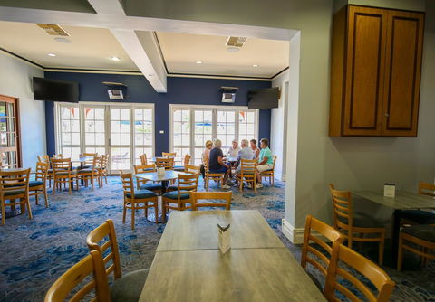 Esplanade Hotel Busselton - Lightning Ridge Tourism 7