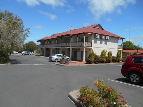 Esplanade Hotel Busselton - Lightning Ridge Tourism 32