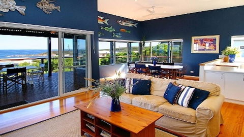 Tru Blu - Enjoy Sweeping 180 Degree Views Of Gracetown In This Modern Family Beach House - Lightning Ridge Tourism 1