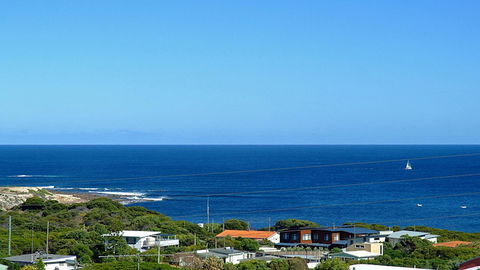 Tru Blu - Enjoy Sweeping 180 Degree Views Of Gracetown In This Modern Family Beach House - Lightning Ridge Tourism 6