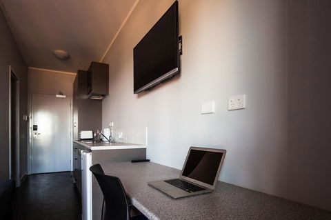 Beadon Bay Hotel - Lightning Ridge Tourism 8