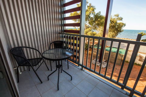 Beadon Bay Hotel - Lightning Ridge Tourism 7