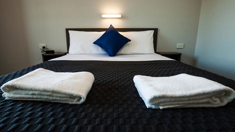 Beadon Bay Hotel - Lightning Ridge Tourism 5