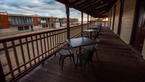 Beadon Bay Hotel - Lightning Ridge Tourism 16