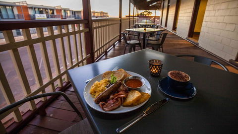 Beadon Bay Hotel - Lightning Ridge Tourism 2