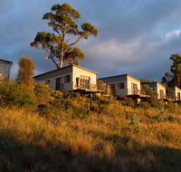 Swansea Beach Chalets - Lightning Ridge Tourism