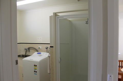 Old Pier Apartments - Lightning Ridge Tourism 15