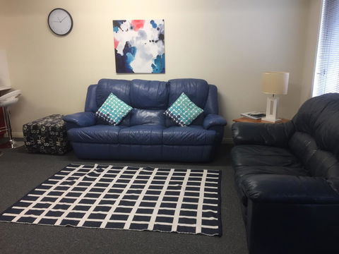 Old Pier Apartments - Lightning Ridge Tourism 7