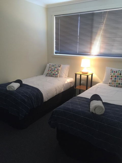 Old Pier Apartments - Lightning Ridge Tourism 4