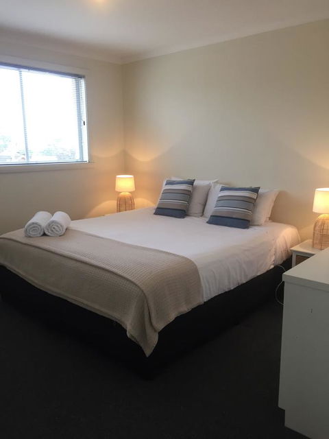 Old Pier Apartments - Lightning Ridge Tourism 3