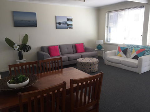 Old Pier Apartments - Lightning Ridge Tourism 2