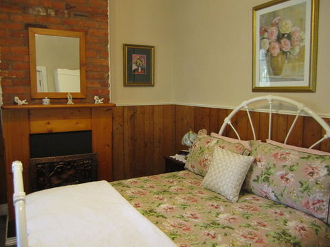Arendon Cottage - Lightning Ridge Tourism 1