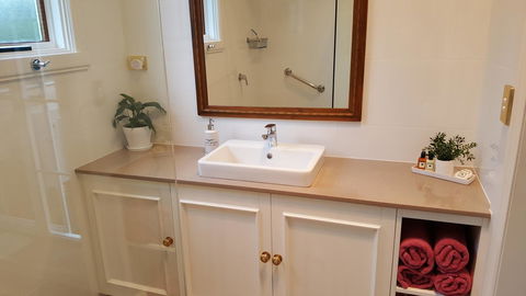 Arendon Cottage - Lightning Ridge Tourism 8