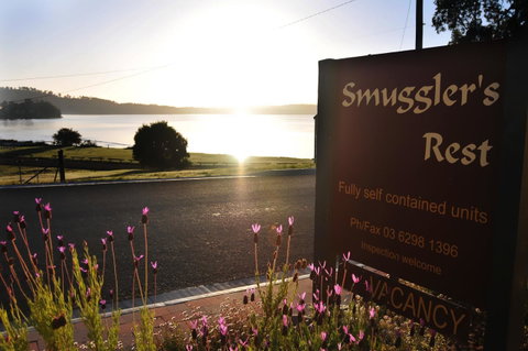 Smugglers Rest Apartments Dover - Lightning Ridge Tourism 13