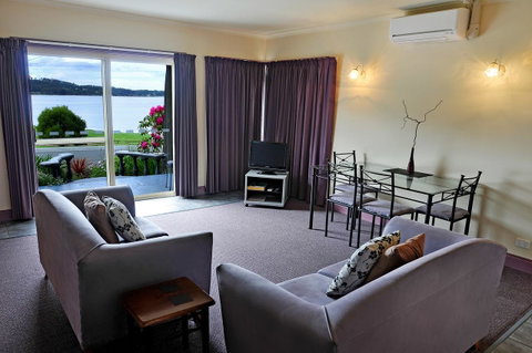 Smugglers Rest Apartments Dover - Lightning Ridge Tourism 11