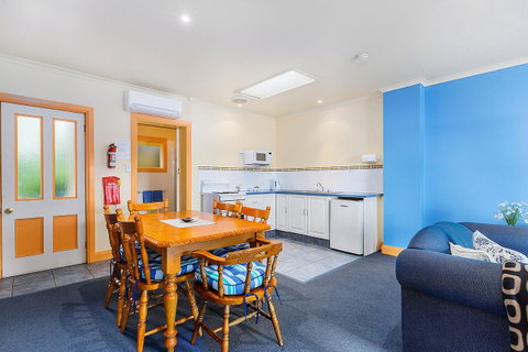 Smugglers Rest Apartments Dover - Lightning Ridge Tourism 12