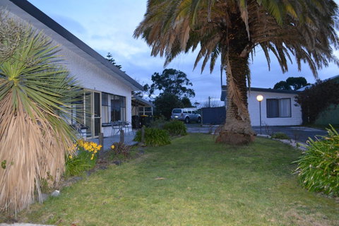 Smugglers Rest Apartments Dover - Lightning Ridge Tourism 27