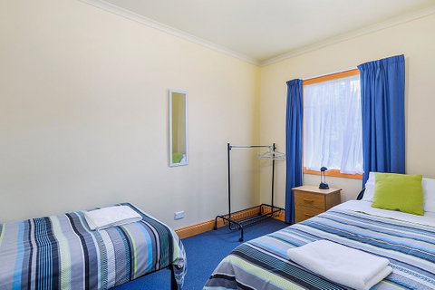 Smugglers Rest Apartments Dover - Lightning Ridge Tourism 17