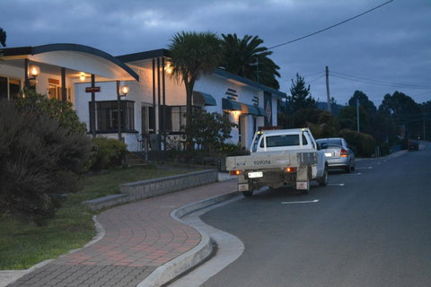 Smugglers Rest Apartments Dover - Lightning Ridge Tourism 3