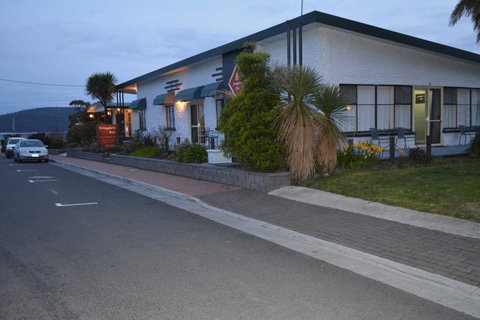 Smugglers Rest Apartments Dover - Lightning Ridge Tourism 4