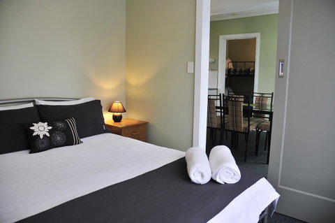 Smugglers Rest Apartments Dover - Lightning Ridge Tourism 8
