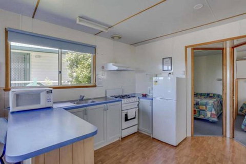 Bicheno Cabin Park - Lightning Ridge Tourism 18
