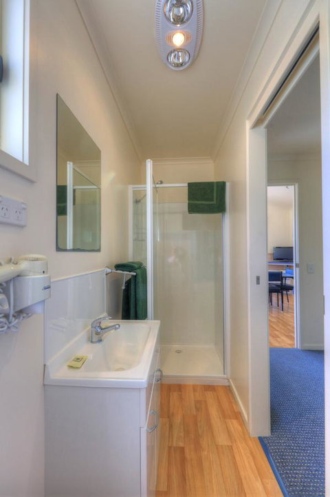 Bicheno Cabin Park - Lightning Ridge Tourism 21