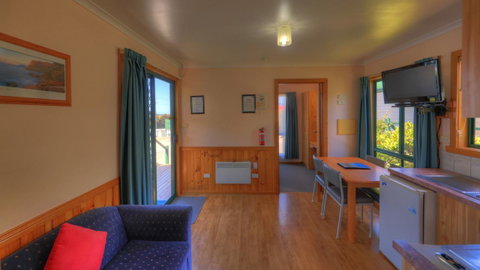 Bicheno Cabin Park - Lightning Ridge Tourism 5