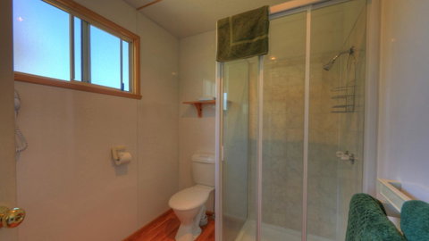 Bicheno Cabin Park - Lightning Ridge Tourism 38