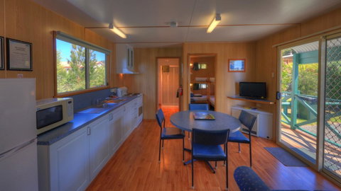 Bicheno Cabin Park - Lightning Ridge Tourism 35