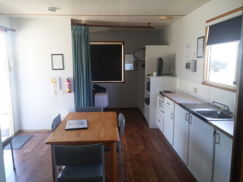 Bicheno Cabin Park - Lightning Ridge Tourism 31