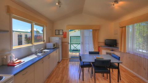 Bicheno Cabin Park - Lightning Ridge Tourism 17