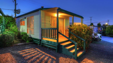 Bicheno Cabin Park - Lightning Ridge Tourism 4