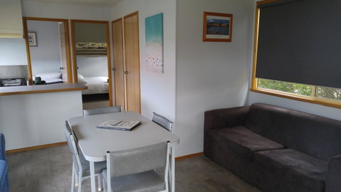 Bicheno Cabin Park - Lightning Ridge Tourism 24