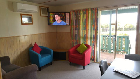 Bicheno Cabin Park - Lightning Ridge Tourism 8