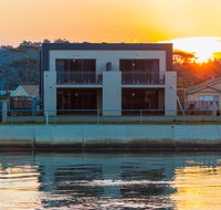 Ulverstone Waterfront Apartments - Lightning Ridge Tourism