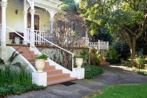 Anabel\'s Of Scottsdale - Lightning Ridge Tourism 28