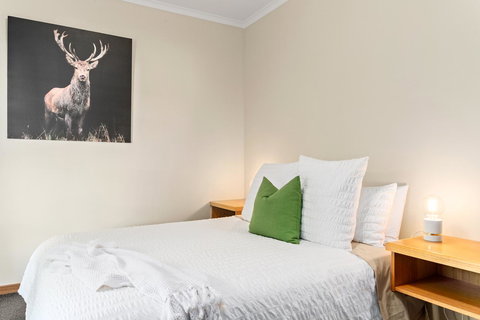 Anabel\'s Of Scottsdale - Lightning Ridge Tourism 12