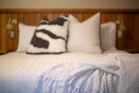 Anabel\'s Of Scottsdale - Lightning Ridge Tourism 1