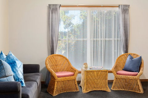 Anabel\'s Of Scottsdale - Lightning Ridge Tourism 15