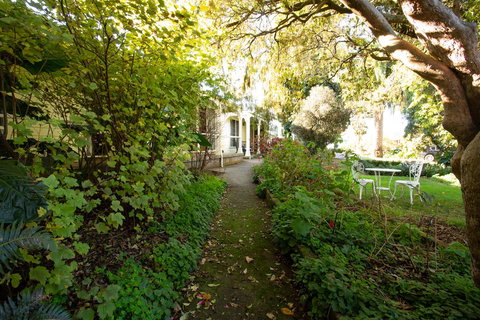 Anabel\'s Of Scottsdale - Lightning Ridge Tourism 32