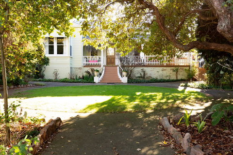 Anabel\'s Of Scottsdale - Lightning Ridge Tourism 37